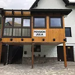 Julia 3* פלד אם סי