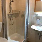 Julia בית הארחה