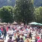 Julia 3* פלד אם סי