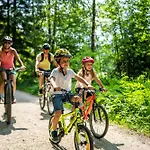 Julia פלד אם סי