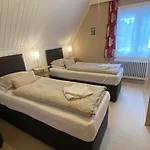 Julia 3* פלד אם סי