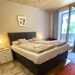 Julia בית הארחה פלד אם סי