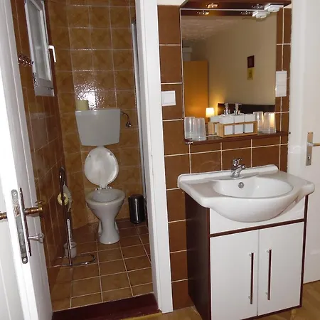 Julia 게스트하우스 3*