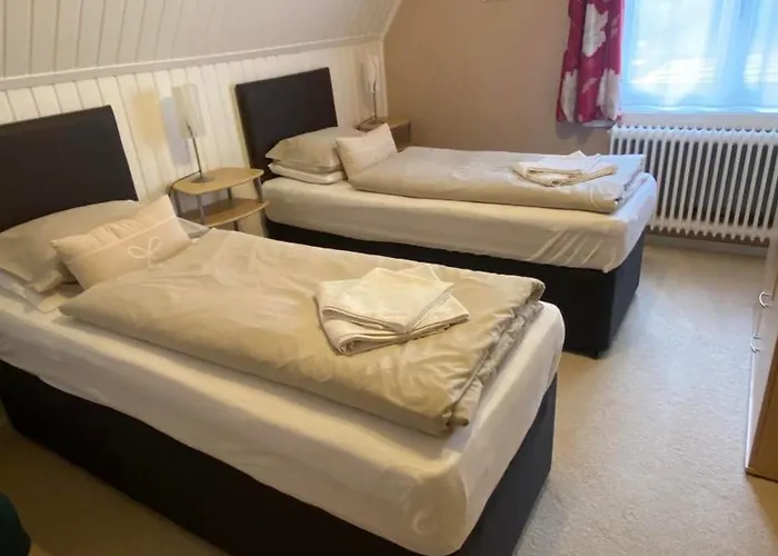 Julia 3* פלד אם סי